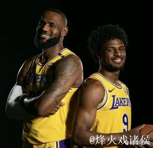 詹姆斯父子携手书写NBA历史新篇! 詹姆斯父子携手书写NBA历史新篇!